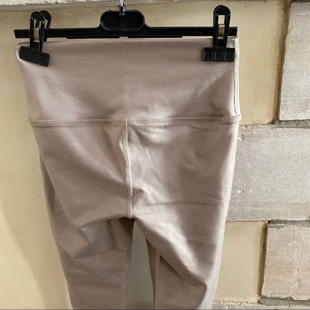 High-Waist Airbrush Capri - Picture 11 of 13